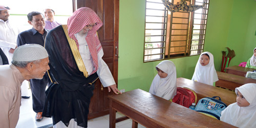  د. التركي يلتقي القائمين على المسجد الكبير