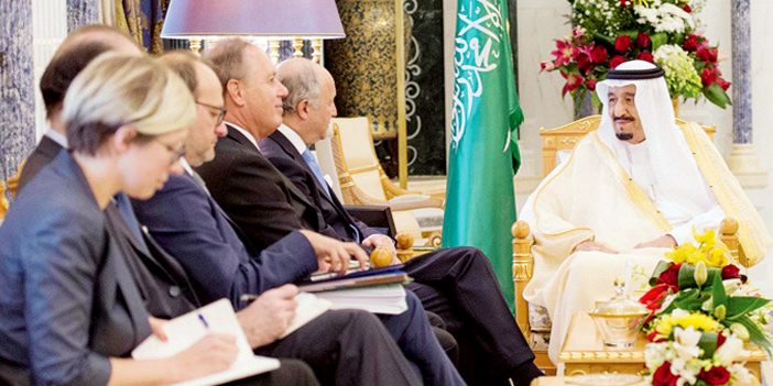 نقل تحيات الرئيس الفرنسي للمليك 