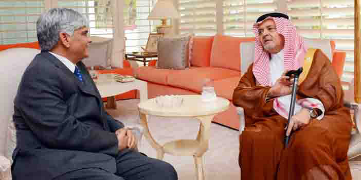  الأمير سعود الفيصل خلال اجتماعه مع كبير وزراء إقليم بنجاب
