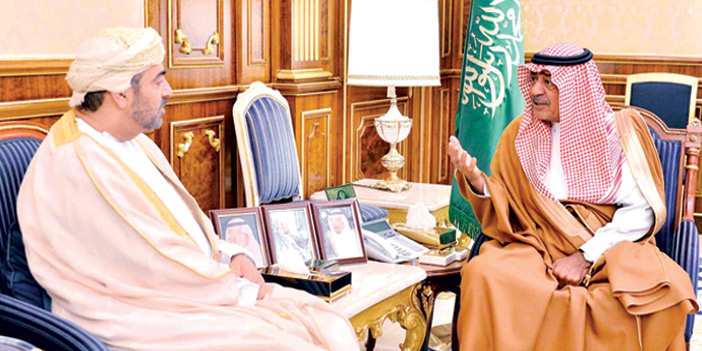 سمو ولي العهد يستقبل سفير سلطنة عمان 
