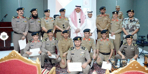  من الحضور المشاركين في الدورة