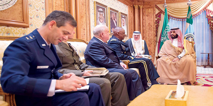 الأمير محمد بن سلمان خلال استقباله قائد القيادة المركزية الأمريكية