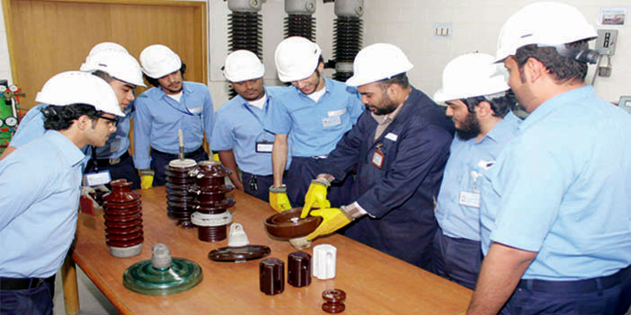  شباب سعوديون خلال أحد البرامج التدريبية