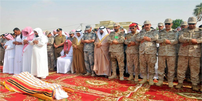  جموع غفيرة تؤدي الصلاة على شهيد الواجب الحمدي