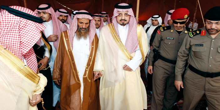  الأمير فيصل بن خالد يُقدِّم تعازي القيادة في وفاة شهداء الوطن