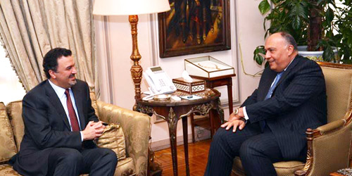  وزير الخارجية المصري مستقبلا الأمير بندر بن خالد الفيصل
