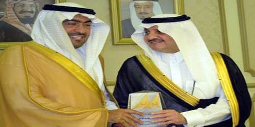 أمير المنطقة الشرقية يكرم رئيس شركات عبدالله فؤاد 