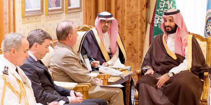  وزير الدفاع يستقبل سفير فرنسا لدى المملكة