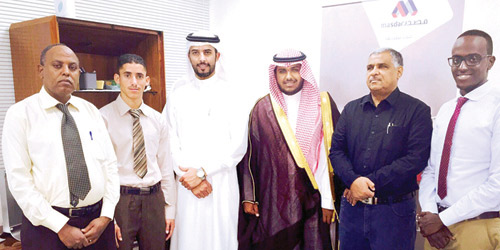 «الاتصالات الآسيوية» توقع مع «مصدر لمواد النجارة» 