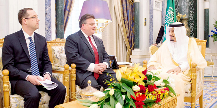 خادم الحرمين الشريفين يستقبل وزير الشؤون الخارجية بجمهورية ليتوانيا 