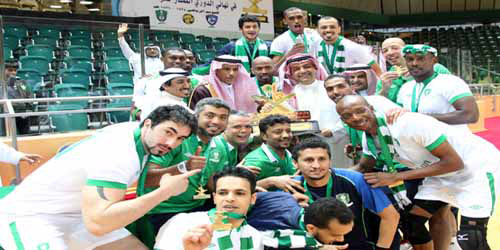  الحريشي يتوج الأهلاويين بالبطولة