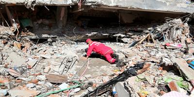 النيباليون غاضبون.. يحفرون الأنقاض بأنفسهم مع تجاوز ضحايا الزلزال 4300 قتيل 
