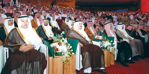  الأمير فيصل بن بندر خلال رعايته الحفل