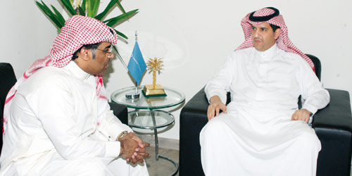  رائد التميمي الرئيس التنفيذي لشركة التعاونية للتأمين متحدثا للزميل علي العنزي