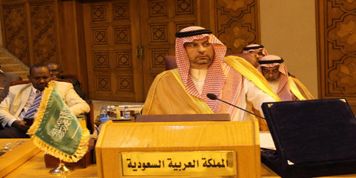  الأمير عبدالله بن مساعد خلال ترؤسه الاجتماع