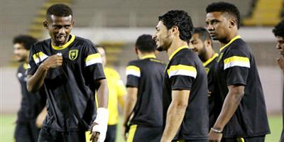 بيتوركا يستبعد نور والمنتشري 