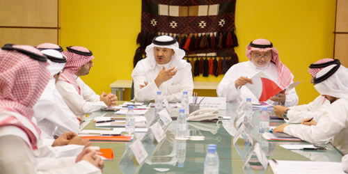  الأمير سلطان بن سلمان خلال حضوره اجتماع مجلس إدارة الشركة السعودية للضيافة التراثية
