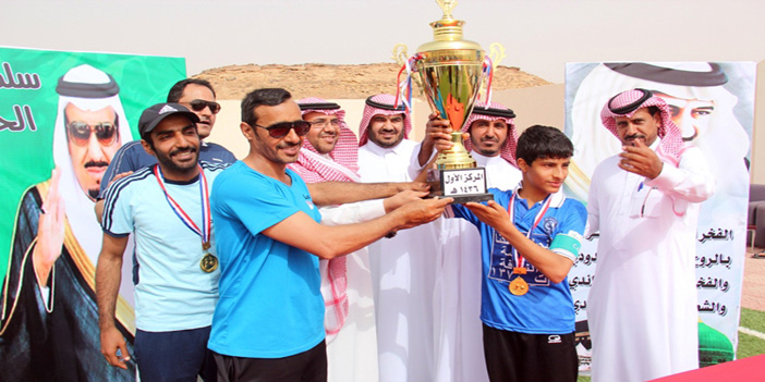  السعيد يسلم الكأس