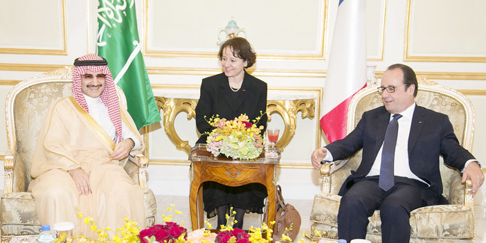 الوليد يلتقي الرئيس الفرنسي في الرياض 