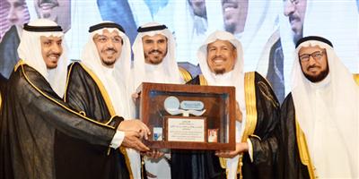 قيادتكم ووطنكم يعتزون بكم وأنتم أملنا والعدة التي نعدها لخوض غمار المستقبل 