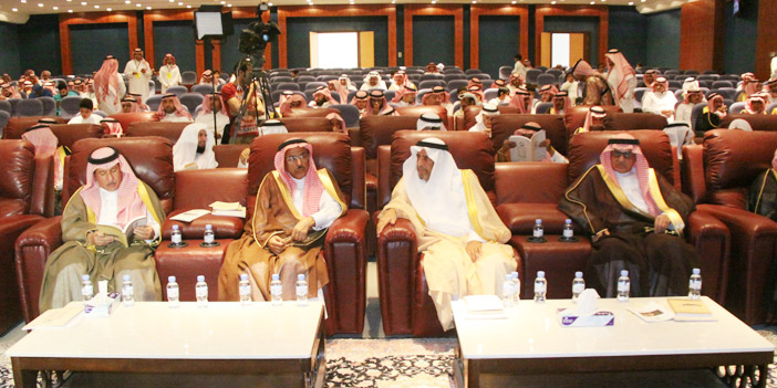 كرَّم مبدعي المعارض الدولية والطلاب والطالبات المتفوقين وذوي الاحتياجات الخاصة 