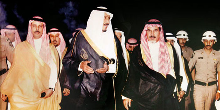  المليك ومعالي د. عبدالله الفيصل في إحدى حفلات التخرج بجامعة الملك سعود