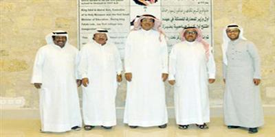 الفنان المنصور والمخرج الغوينم في زيارة الجمعية الخيرية الصالحية بعنيزة 