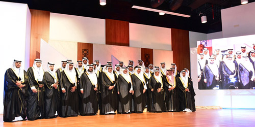  الأمير سعود بن نايف مع الطلبة المتفوقين