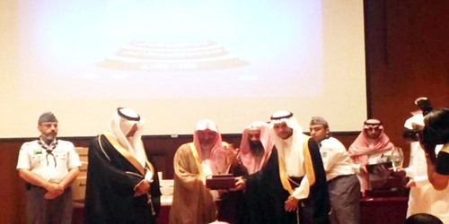 خلال رعايته لحفل ختام برامج التوعية الإسلامية بتعليم الرياض 