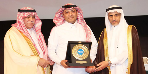  وزير الشؤون الاجتماعية يكرم «موبايلي»