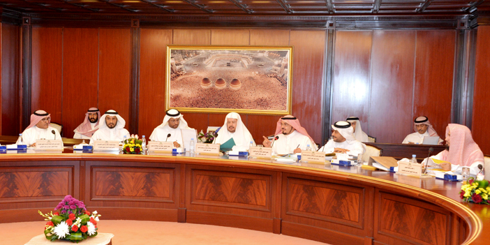  د. آل الشيخ خلال رئاسته اجتماع اللجنة العامة في المجلس