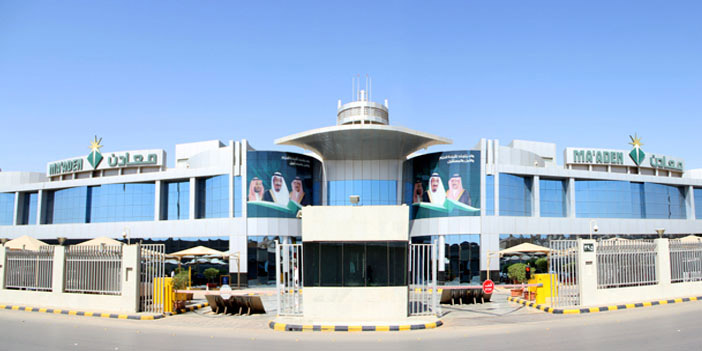  مبنى معادن وقد ازدان بصور الملك سلمان وولي عهده وولي ولي العهد