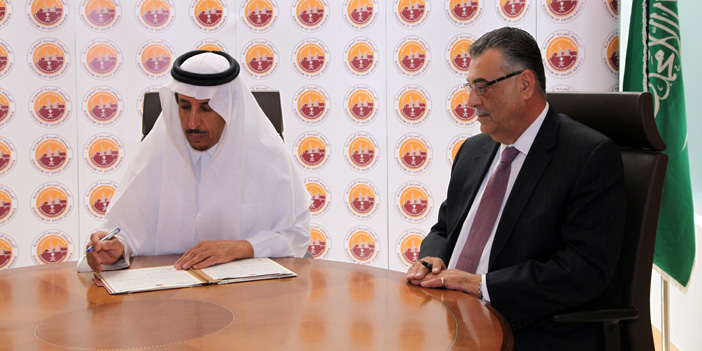  جانب من التوقيع