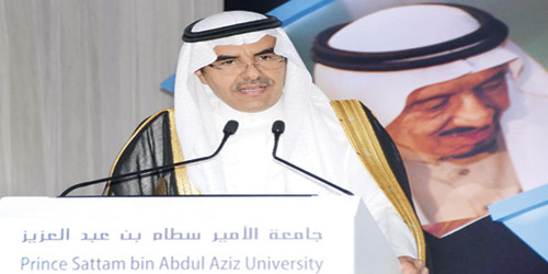 مدير جامعة الأمير سطّام بن عبد العزيز يرعى حفل تخريج الدفعة السادسة من طلاب الجامعة 
