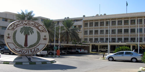 فيما غرمت مواطنا في الطائف 2000 ريال لنقل أغنامه بطريقة خاطئة 