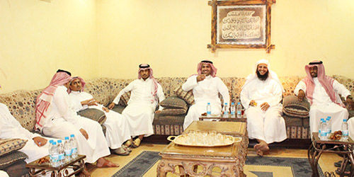 «إخاء» تكرم 7 من مشرفيها بعد انتهاء فترة عملهم 