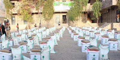 الندوة العالمية تقدم مواد غذائية وأدوية للشعب اليمني 