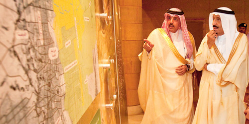 في كتابه «تعزيز البعد الإنساني في العمل البلدي... الرياض أنموذجاً».. الأمير الدكتور عبدالعزيز بن عياف أمين منطقة الرياض الأسبق: 