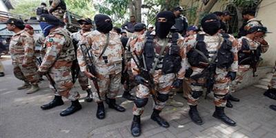 مصرع انتحاريين باشتباكات مع قوات الأمن الباكستاني 