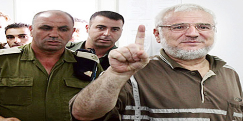  د.عزيز دويك داخل قاعة المحكمة الإسرائيلية