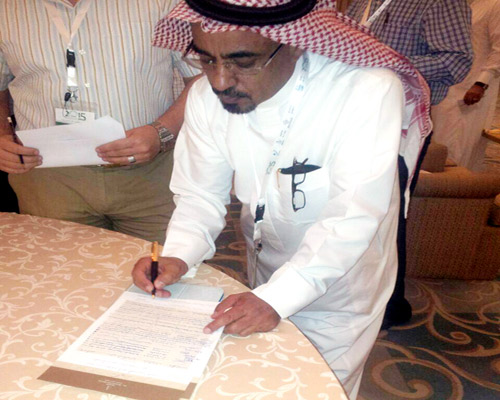  من توقيع العقود