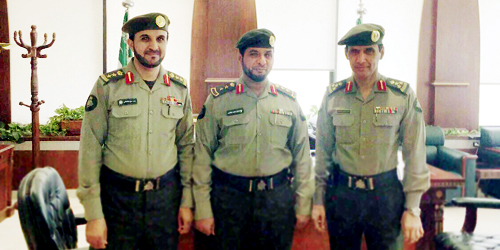 اللواء السحيباني يقلّد عدداً من ضباط الجوازات ترقياتهم الجديدة 