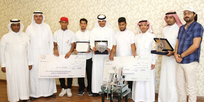  جماعية بعد التكريم مع المحبوب عميد الكلية