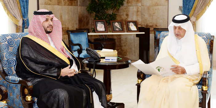  الأمير خالد الفيصل لدى استقباله الأمير تركي