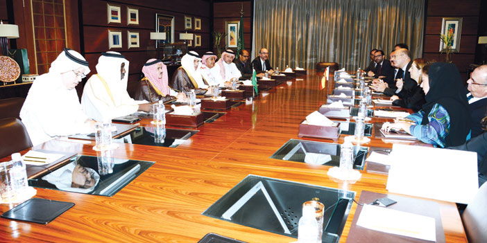 وزير النقل يجتمع بوزيرة الأشغال العامة الإسبانية 