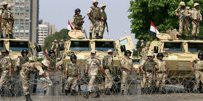  الجيش المصري يقوم بتشييد السياج الأمني في سيناء