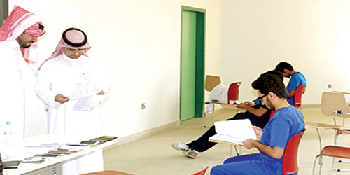 الخضيري يتفقد سير الاختبارات في كليات جامعة الأمير سطام 