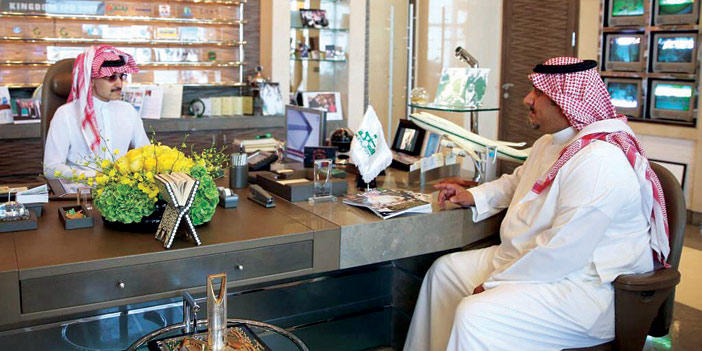  الأمير الوليد بن طلال لدى لقائه بالأمير نواف بن سعد