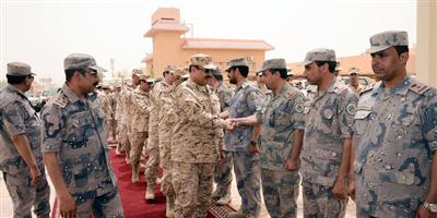 رئيس الجهاز العسكري يتفقد وحدات الحرس الوطني بمنطقة الحدود الشمالية 