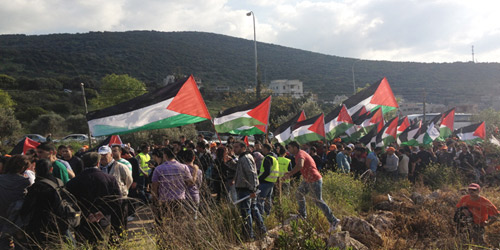  مسيرة الفلسطينيين نحو الجبال لمواجهة الإستيطان